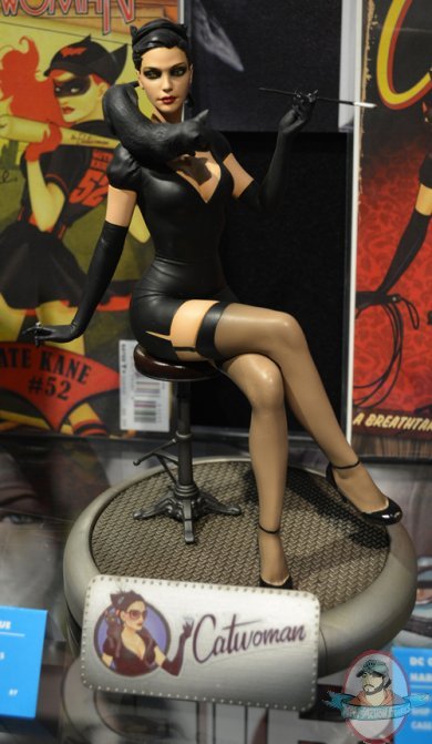 DC Comics Bombshells Catwoman Statue by Dc Collectibles