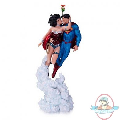 Superman and Wonder Woman Holiday Kiss Mini Statue by DC Direct Superman and Wonder Woman Holiday Kiss Mini Statue by DC Direct