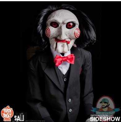 2019_10_30_15_01_41_https_www.sideshow.com_storage_product_images_905432_billy_the_puppet_saw_gall.jpg