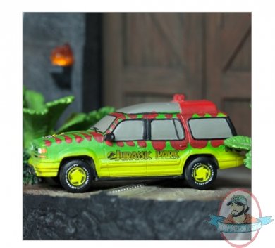 2020_04_10_17_07_13_jurassic_park_gates_environment_sculpture_internet_explorer.jpg