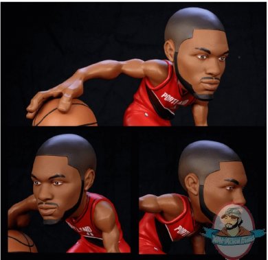 2020_11_05_23_34_56_https_www.sideshow.com_storage_product_images_906922_damian_lillard_small_star.jpg