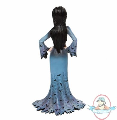 2021_05_14_09_59_42_elvira_couture_de_force_figure_by_enesco_sideshow_collectibles.jpg
