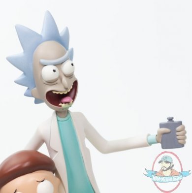 2021_05_18_13_00_00_rick_and_morty_statue_by_mondo_sideshow_collectibles.jpg