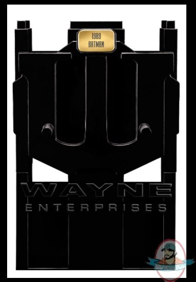 2021_06_25_13_17_17_1989_batman_metal_batarang_replica_sideshow_collectibles.jpg