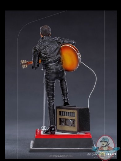 2021_06_25_13_27_19_elvis_presley_comeback_deluxe_1_10_art_scale_statue_by_iron_studios_sideshow_c.jpg
