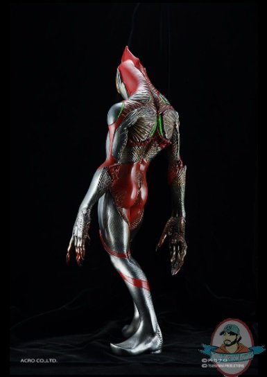 2021_07_28_22_16_59_nise_ultraman_statue_sideshow_collectibles.jpg