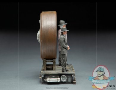 2021_08_02_14_15_17_marty_and_doc_at_the_clock_deluxe_1_10_scale_statue_by_iron_studios_sideshow_c.jpg
