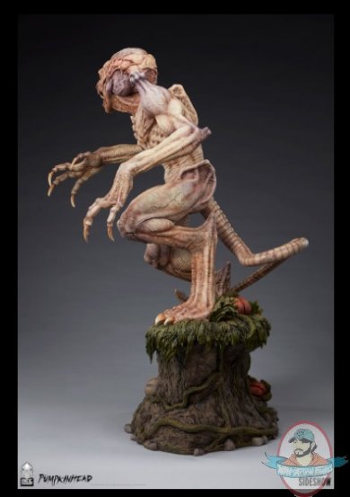 2021_08_03_14_27_41_pumpkinhead_statue_by_pcs_sideshow_collectibles.jpg