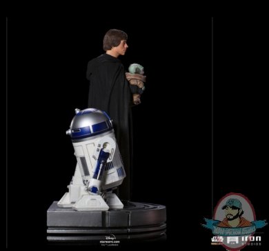 2021_09_24_17_36_11_luke_skywalker_r2_d2_and_grogu_1_4_scale_legacy_replica_statue_by_iron_studios_.jpg
