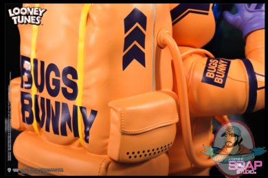 2021_10_05_09_17_27_bugs_bunny_astronaut_statue_from_soap_studio_sideshow_collectibles.jpg