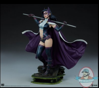 2021_10_06_08_24_40_huntress_premium_format_figure_sideshow_collectibles.jpg