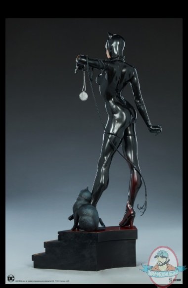 2021_10_11_20_09_13_catwoman_premium_format_figure_sideshow_collectibles.jpg