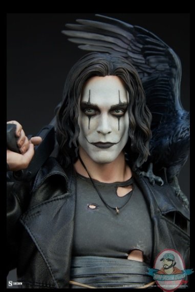 2021_10_19_21_00_06_the_crow_premium_format_figure_sideshow_collectibles.jpg