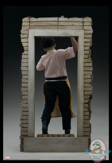 2021_10_26_16_34_39_leatherface_the_butcher_1_3_statue_by_pcs_sideshow_collectibles.jpg