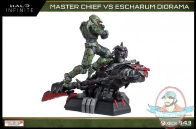 2021_11_19_08_26_24_master_chief_vs._escharum_diorama_by_gaming_heads_sideshow_collectibles.jpg
