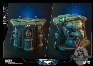 2021_11_23_17_30_41_batman_the_dark_knight_quarter_scale_collectible_figure_by_hot_toys_sideshow.jpg