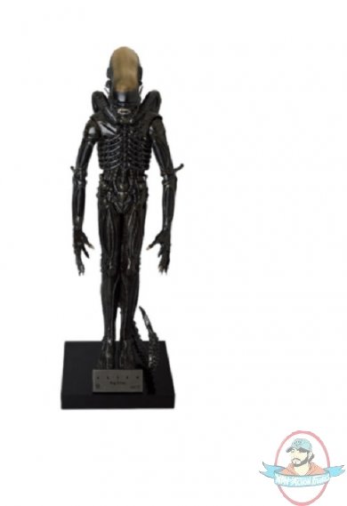 2021_12_01_15_10_53_alien_big_chap_statue_sideshow_collectibles.jpg