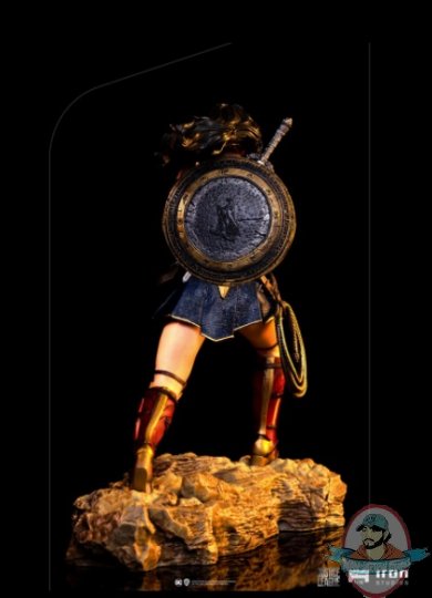 2021_12_16_13_33_06_wonder_woman_1_10_art_scale_statue_by_iron_studios_sideshow_collectibles.jpg
