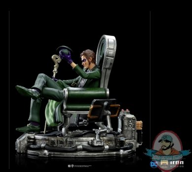 2021_12_16_14_06_28_the_riddler_deluxe_1_10_scale_statue_by_iron_studios_sideshow_collectibles.jpg