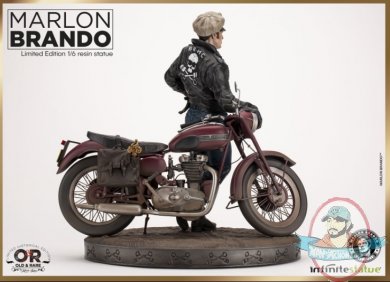 2022_01_25_12_56_37_marlon_brando_with_bike_statue_by_infinite_statue_sideshow_collectibles.jpg