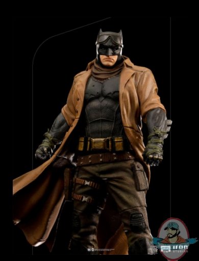 2022_01_31_15_04_34_knightmare_batman_1_10_scale_statue_by_iron_studios_sideshow_collectibles.jpg