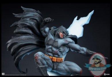 2022_01_31_15_13_12_batman_the_dark_knight_returns_premium_format_tm_figure_sideshow_collectible.jpg