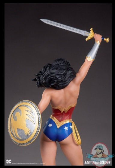 2022_02_08_17_51_54_dc_comics_wonder_woman_maquette_by_tweeterhead_sideshow_collectibles.jpg