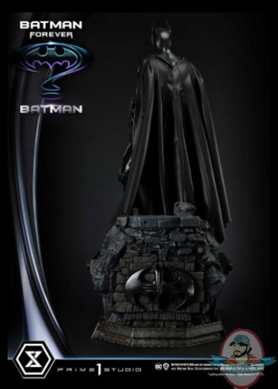 2022_02_09_15_56_20_batman_1_3_scale_statue_by_prime_1_studio_sideshow_collectibles.jpg