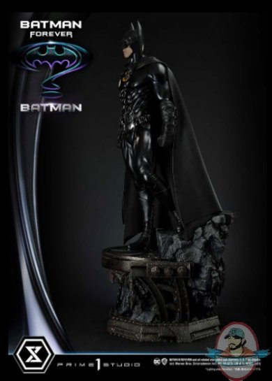 2022_02_09_15_56_35_batman_1_3_scale_statue_by_prime_1_studio_sideshow_collectibles.jpg