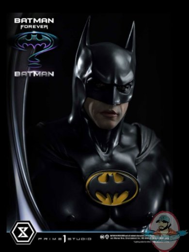 2022_02_09_15_57_07_batman_1_3_scale_statue_by_prime_1_studio_sideshow_collectibles.jpg