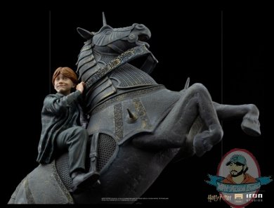 2022_03_04_13_20_47_ron_weasley_at_the_wizard_chess_deluxe_art_scale_statue_by_iron_studios_sidesh.jpg