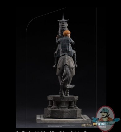 2022_03_04_13_21_02_ron_weasley_at_the_wizard_chess_deluxe_art_scale_statue_by_iron_studios_sidesh.jpg