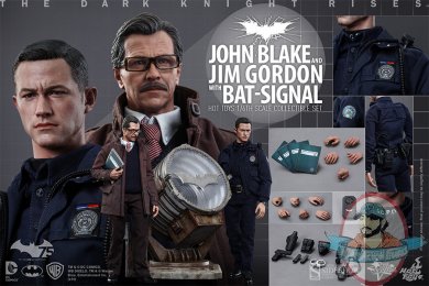 902303-john-blake-and-jim-gordon-with-bat-signal-010.jpg