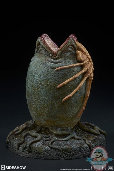 aliens-alien-egg-statue-200526-04.jpg