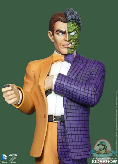 batman-two-face-statue-tweeterhead-902549-04.jpg