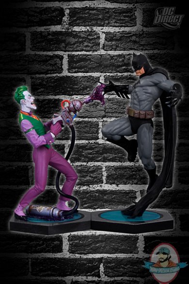 batman_vs_joker_statue.jpg