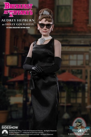 breakfast-at-tiffanys-aubrey-hepburn-as-holly-golightly-sixth-scale-903317-01.jpg