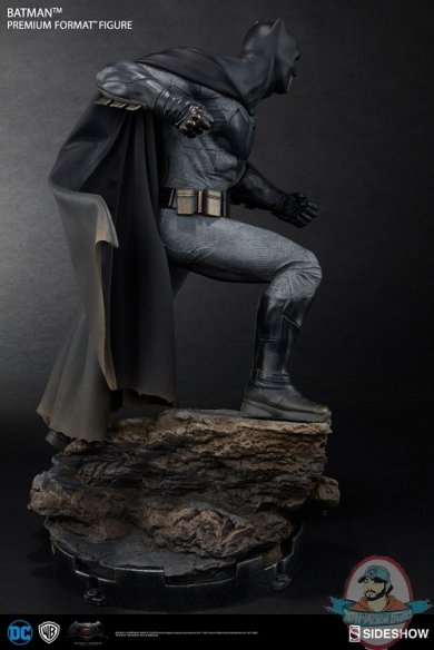 dc-comics-bvs-dawn-of-justice-batman-premium-format-figure-300386-07.jpg