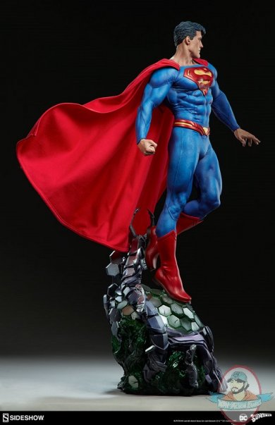 dc-comics-superman-premium-format-figure-sideshow-300537-10.jpg