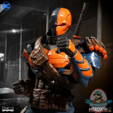 dc_one-12_collective_deathstroke_mezco_76370_w03.jpg