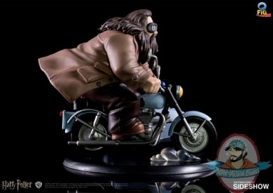 harry-potter-and-rubens-hagrid-q-fig-max-diorama-qmx-903666-06.jpg