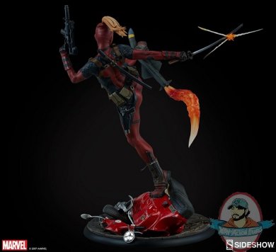 marvel-lady-deadpool-premium-format-figure-300546-08.jpg