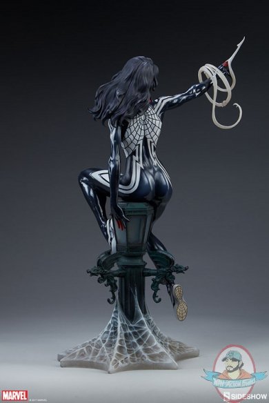 marvel-silk-statue-sideshow-200502-09.jpg