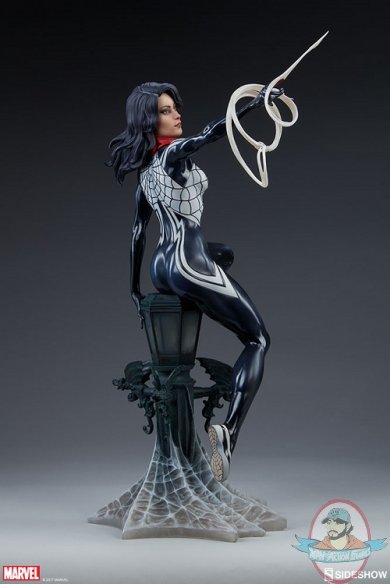 marvel-silk-statue-sideshow-200502-11.jpg