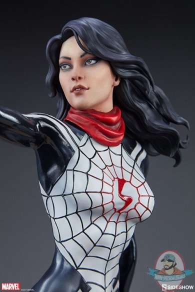 marvel-silk-statue-sideshow-200502-12.jpg