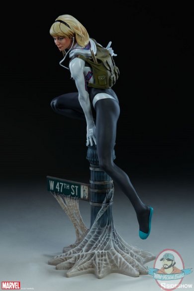 marvel-spider-gwen-statue-sideshow-200507-06.jpg