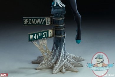 marvel-spider-gwen-statue-sideshow-200507-22.jpg