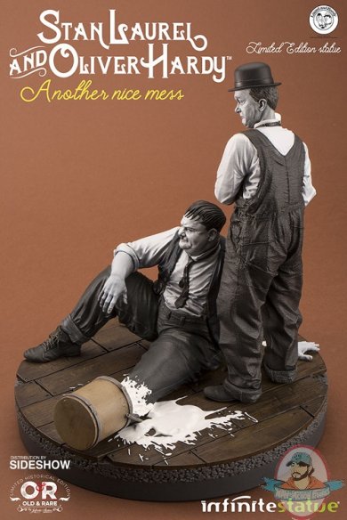 stan-laurel-and-oliver-hardy-statue-iinfinite-statue-903865-02.jpg