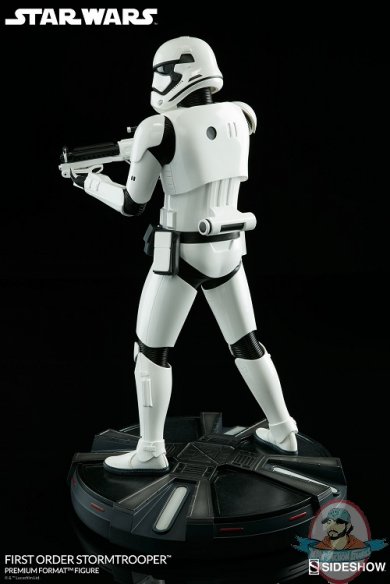 star-wars-first-order-stormtrooper-premium-format-300496-07.jpg