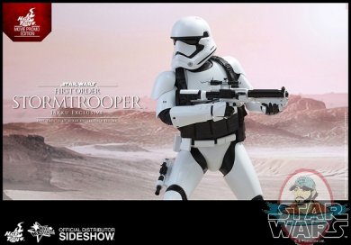 star-wars-stormtrooper-jakku-exclusive-sixth-scale-hot-toys-902579-04.jpg